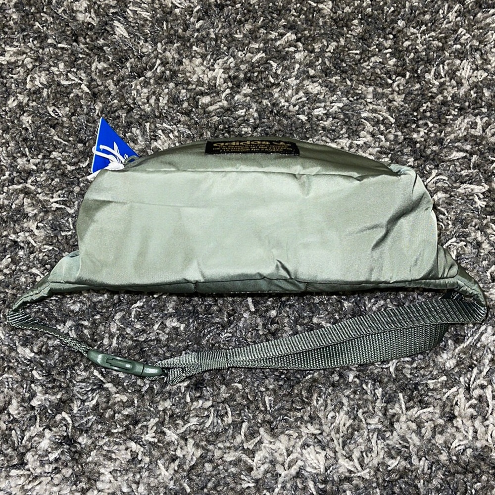 New Adidas Originals National Waist Pack / Crossbody in ( Army, Military Green ) - Picture 6 of 12
